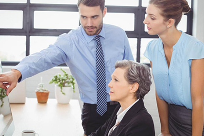 如何应对他人长期拖欠债务的情况？